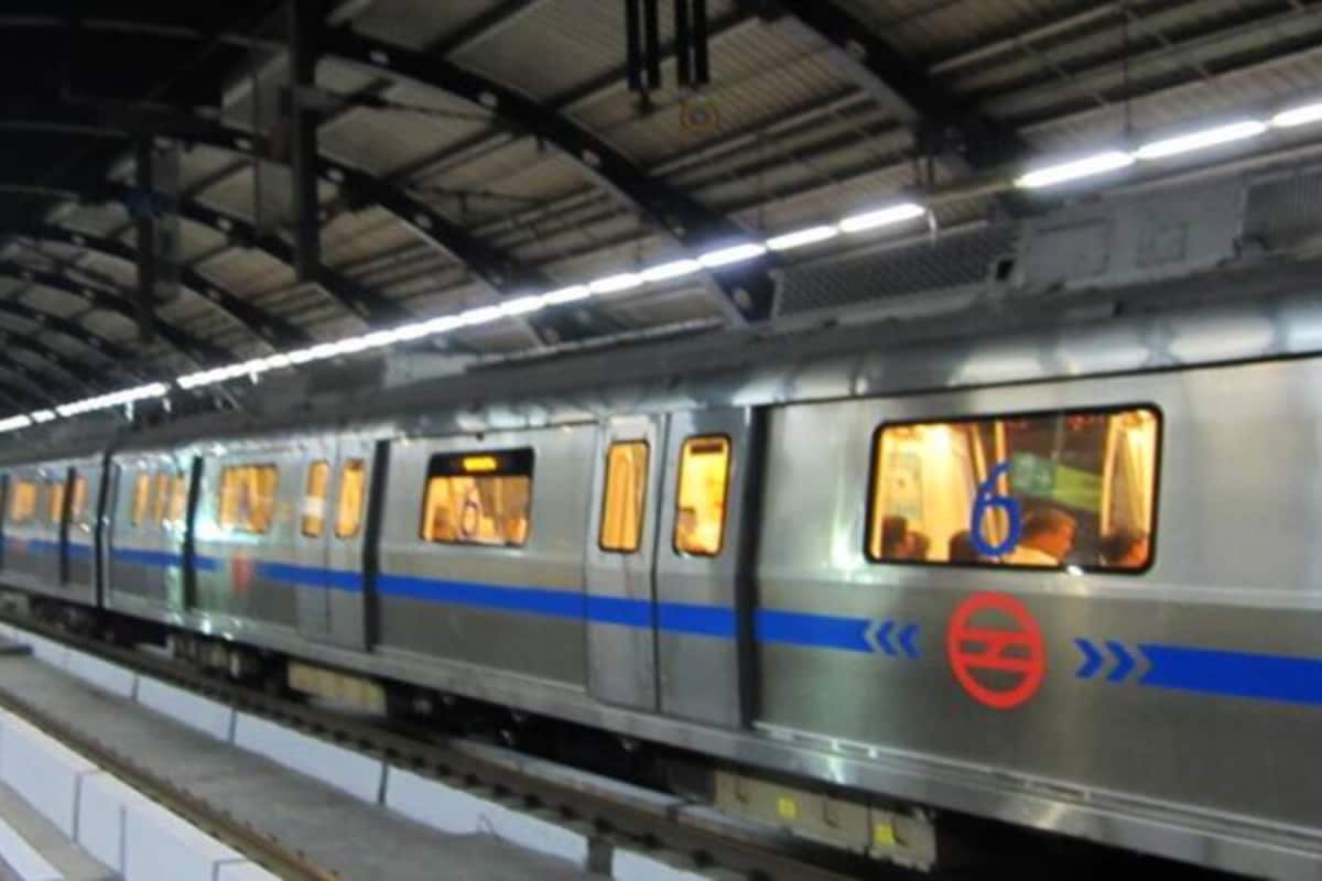 Delhi Metro's Blue Line Faces Technical Snag During Rush Hours, Passengers Stuck For 45 Minutes