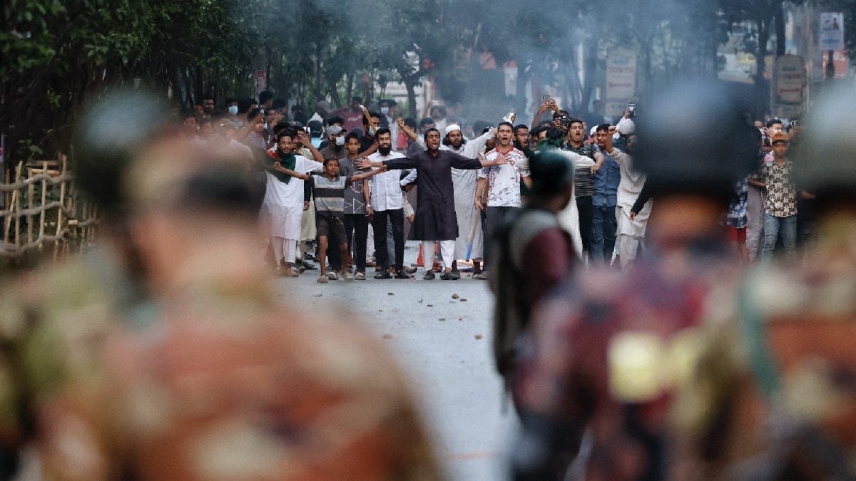 Mobs Attack Sheikh Hasina’s Ancestral Home In Dhaka, Army Forced To Fire Tear Gas Shells