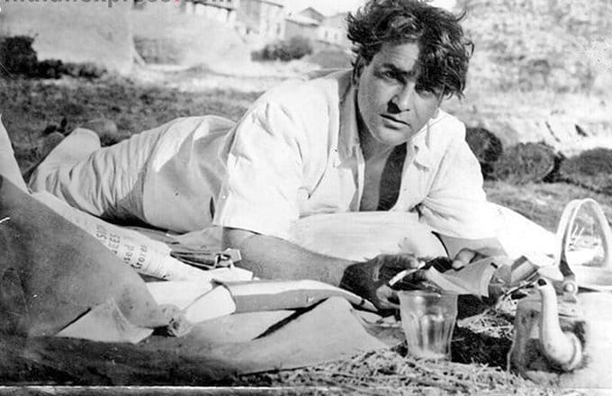 From humble beginnings to stardom, the man who once rode a bicycle became a legend, earning global fame and owning luxury cars. From humble beginnings to stardom, the man who once rode a bicycle became a legend, earning global fame and owning luxury cars.