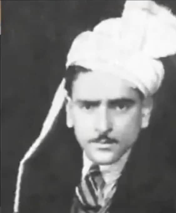 Still not able to guess? We are talking about the legendary filmmaker and actor, Prithviraj Kapoor. He was one of the few pioneers of Hindi cinema and theatre who opened the gate of opportunities in motion pictures for the next generations to come. Still not able to guess? We are talking about the legendary filmmaker and actor, Prithviraj Kapoor. He was one of the few pioneers of Hindi cinema and theatre who opened the gate of opportunities in motion pictures for the next generations to come.