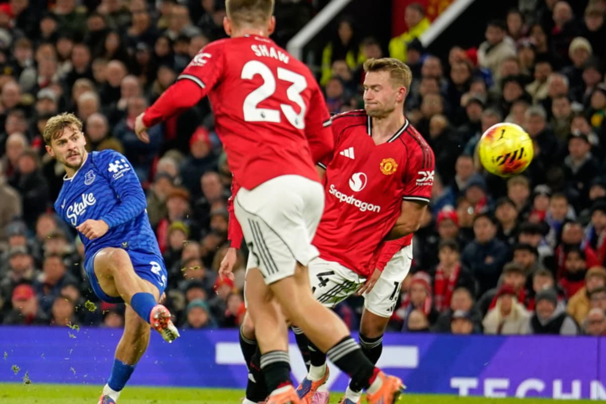Premier League: 10-Man Everton Beat Manchester United Despite Idrissa Gueye's 'Absurd' Red Card