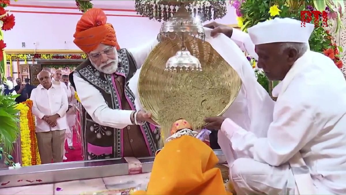 PM Modi Performs Puja At Devmogra Temple In Gujarat On Janjatiya Gaurav Divas | Watch