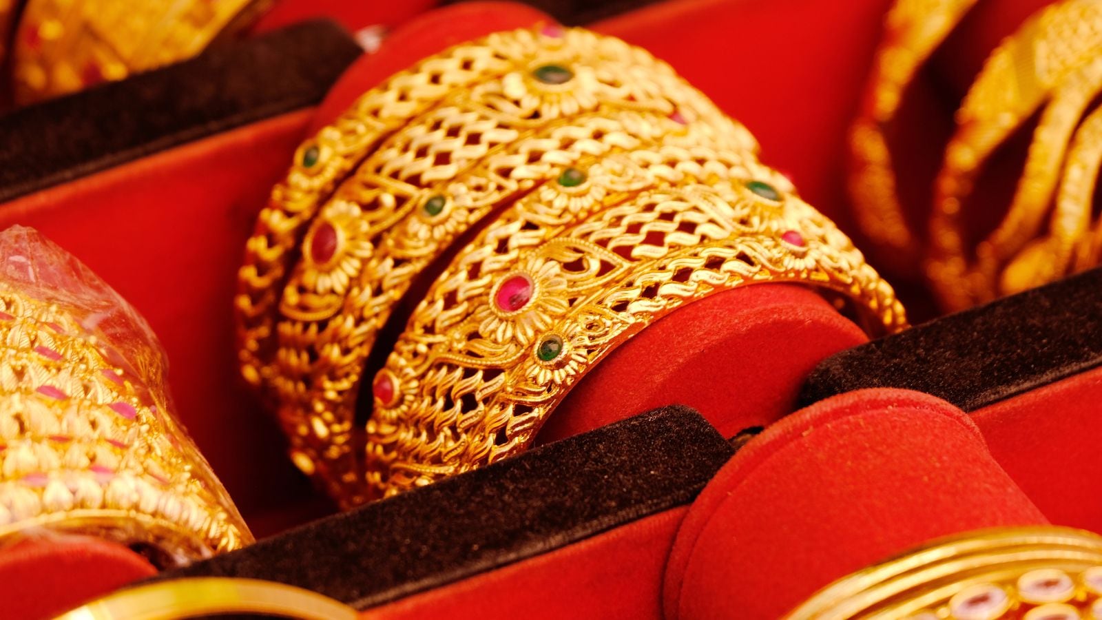 Gold Rate Rises Today, November 7: Check 24 & 22 Carat Prices In Delhi, Mumbai, Other Cities