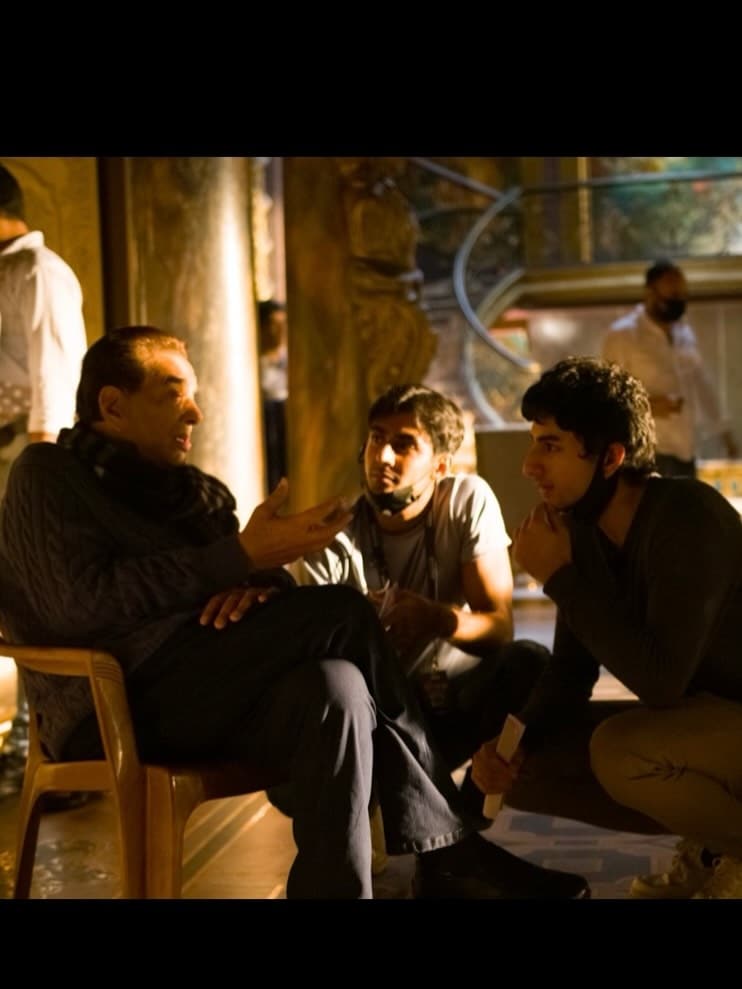 Bollywood Pays Tribute to Dharmendra