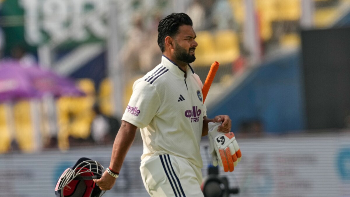 India Faces Daunting 549-Run Target