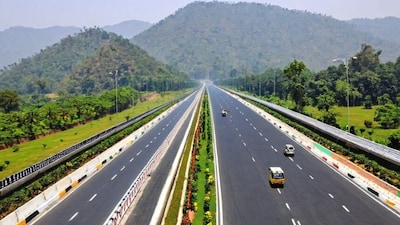 The Delhi-Dehradun Expressway features Asia’s largest elevated green corridor for wildlife, fixed speed limits, and automated challans for safer, uninterrupted journeys.