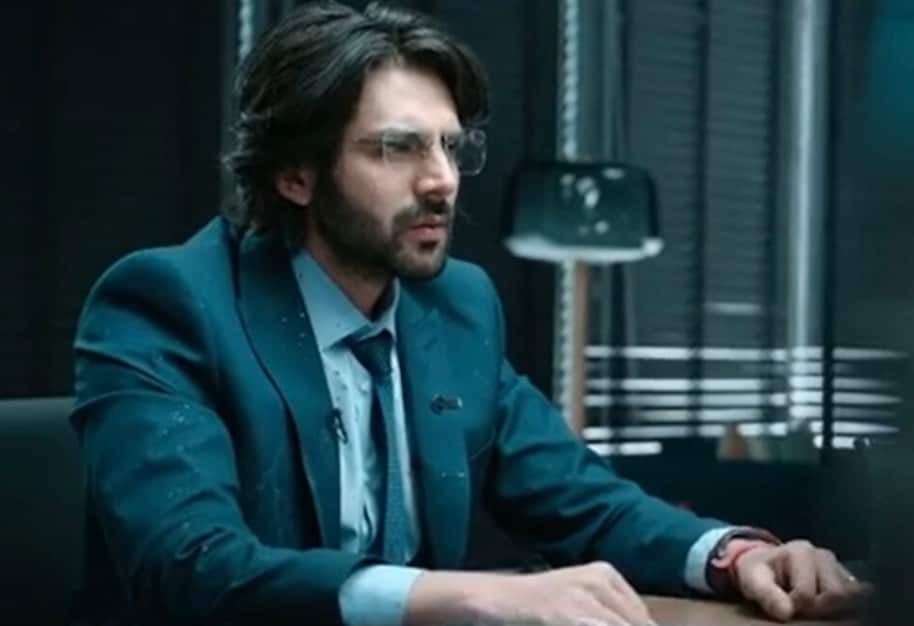 Kartik Aaryan (Dhamaka): The actor takes on a more serious avatar as Arjun Pathak, a hard-hitting TV news anchor. He craves authenticity and credibility and steps into a moral dilemma when he gets a chance to report a major breaking story that could change his career.