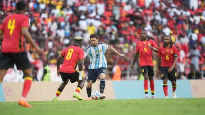 Lionel Messi hace historia en la victoria de Argentina sobre Angola, anota el primer gol en… Lionel Messi hace historia en la victoria de Argentina sobre Angola, anota el primer gol en…
