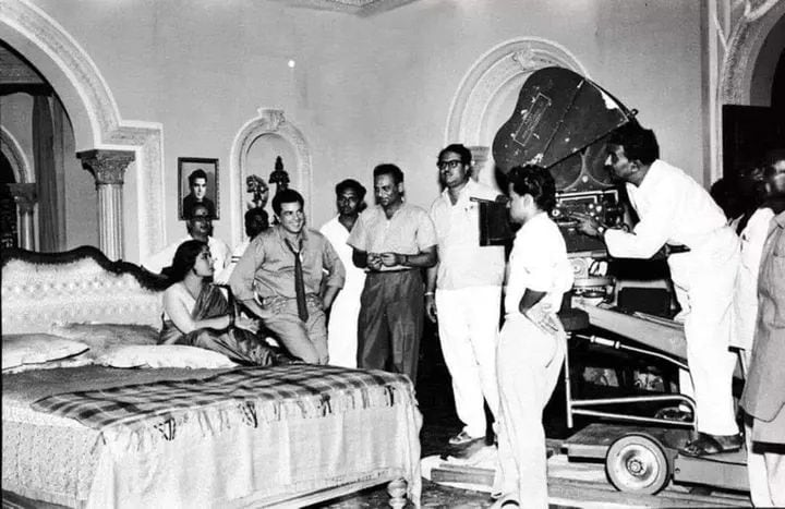On the death of Meena Kumari, Nargis wrote an open letter, which was published in an Urdu magazine.