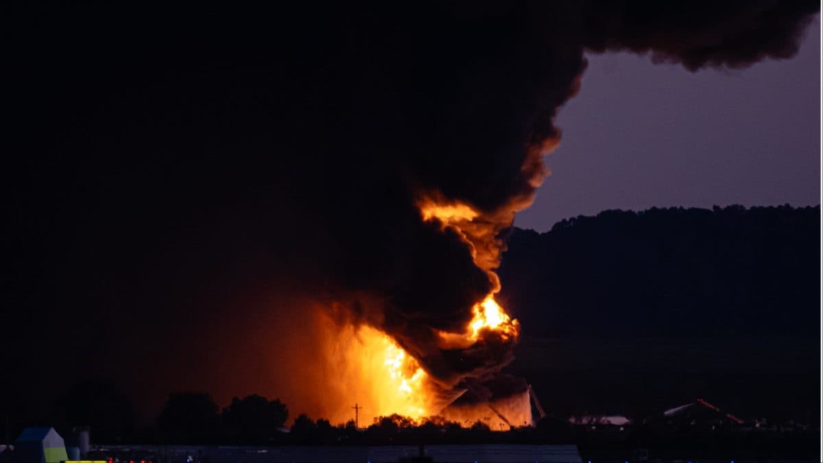 3 Dead As Large UPS Cargo Plane Crashes, Bursts Into Flames During Takeoff In Louisville | Videos