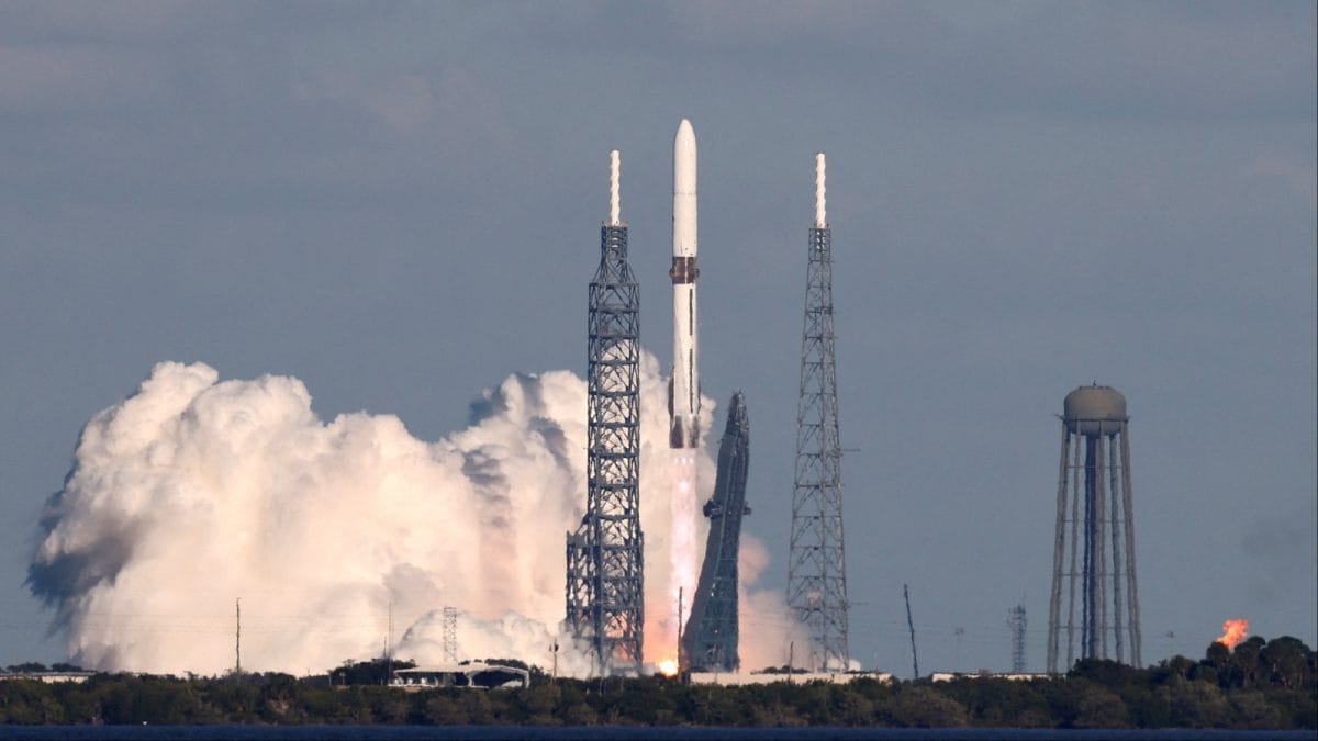 Jeff Bezos's Blue Origin Launches Huge Glenn Rocket Carrying Twin NASA Spacecraft To Mars