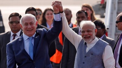 PM Narendra Modi (R) with Israeli Prime Minister Benjamin Netanyahu. (IMAGE: REUTERS FILE)