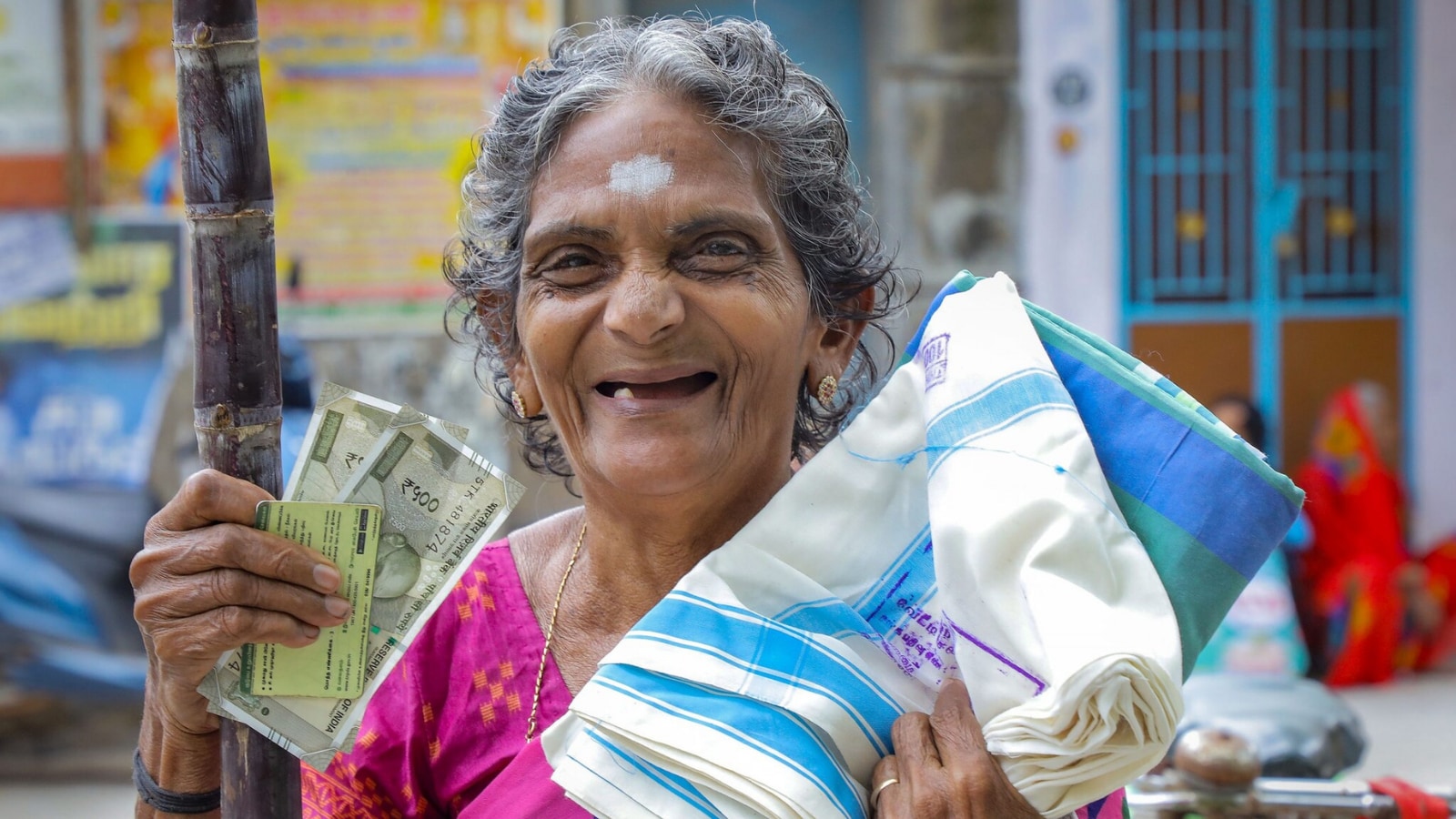 Ration card holders in Tamil Nadu are awaiting official confirmation, with reports suggesting the Pongal gift could include Rs 3,000 in cash and the Women’s Rights Grant, totalling Rs 4,000.