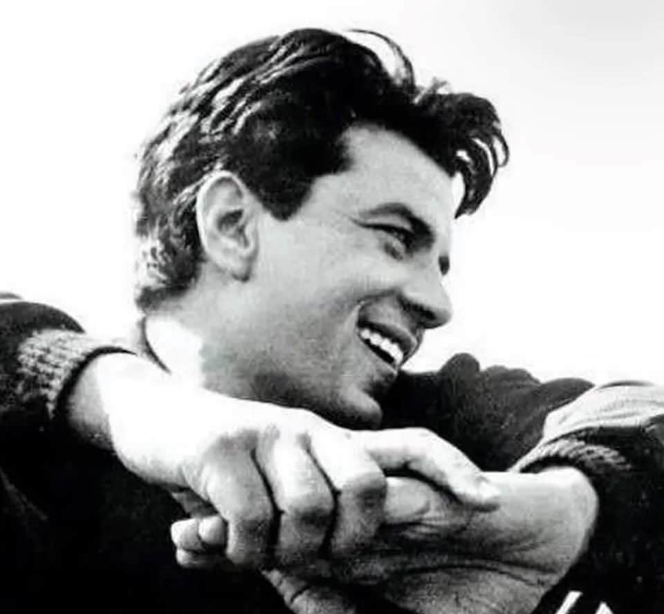 Bollywood Pays Tribute to Dharmendra