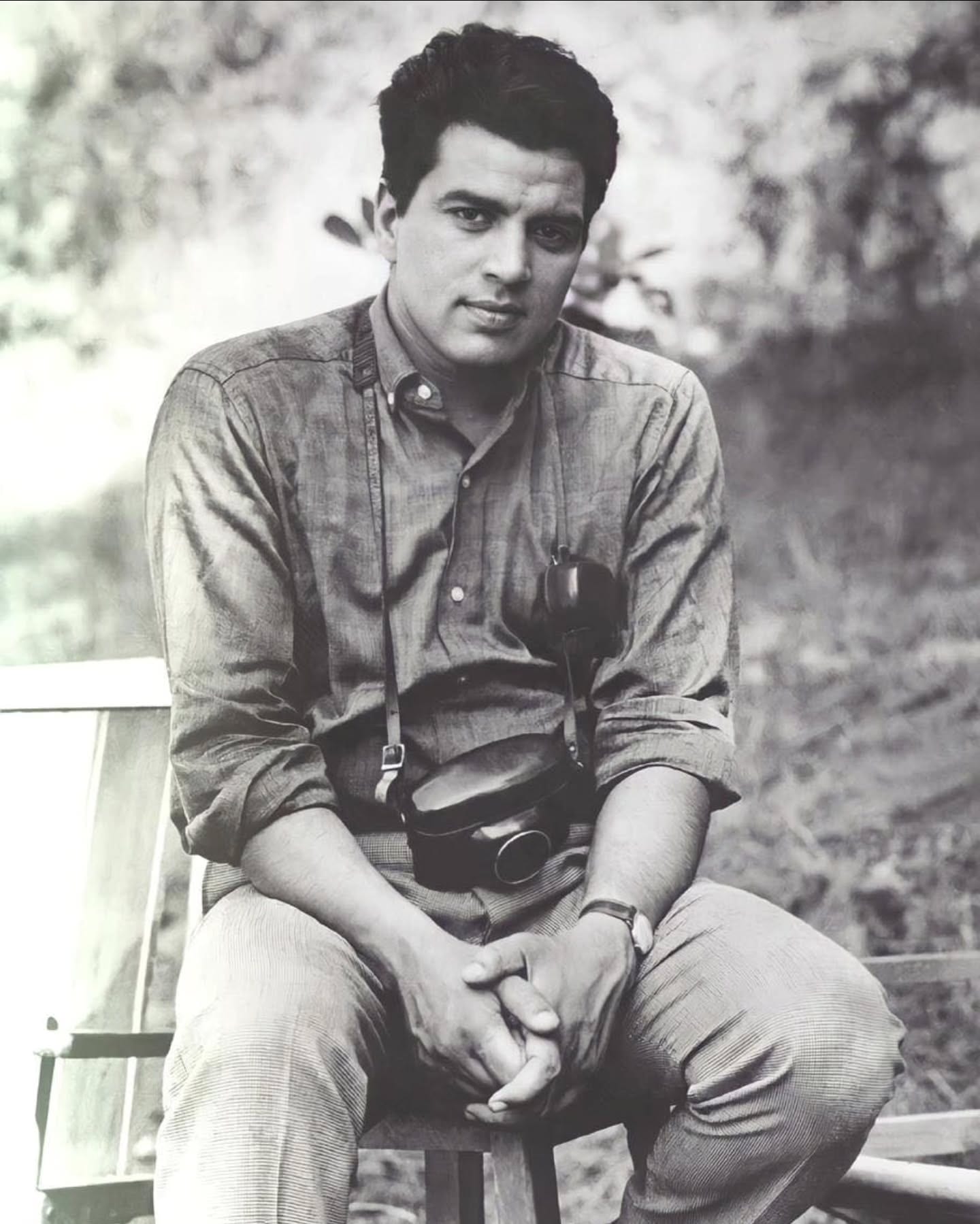 Bollywood Pays Tribute to Dharmendra