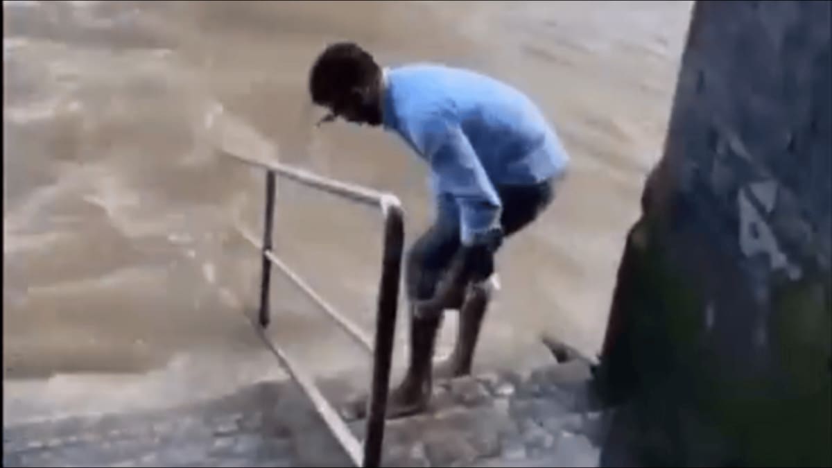 ‘As If Ganga And Yamuna Were Not Enough’: Viral Video Of Man Washing Feet In Thames Sparks Debate