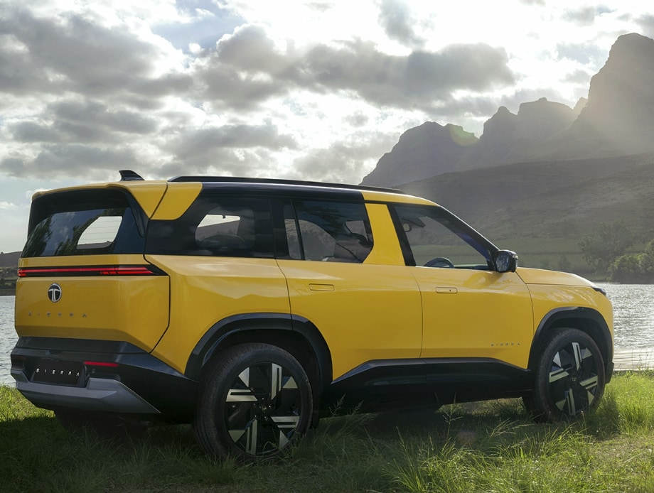 Why Cars Are Auctioned: When borrowers default on auto loans, banks seize the vehicles pledged as collateral. These cars are then listed for auction, giving lenders a way to recover part of the outstanding debt while offering buyers access to vehicles at competitive prices. Why Cars Are Auctioned: When borrowers default on auto loans, banks seize the vehicles pledged as collateral. These cars are then listed for auction, giving lenders a way to recover part of the outstanding debt while offering buyers access to vehicles at competitive prices.