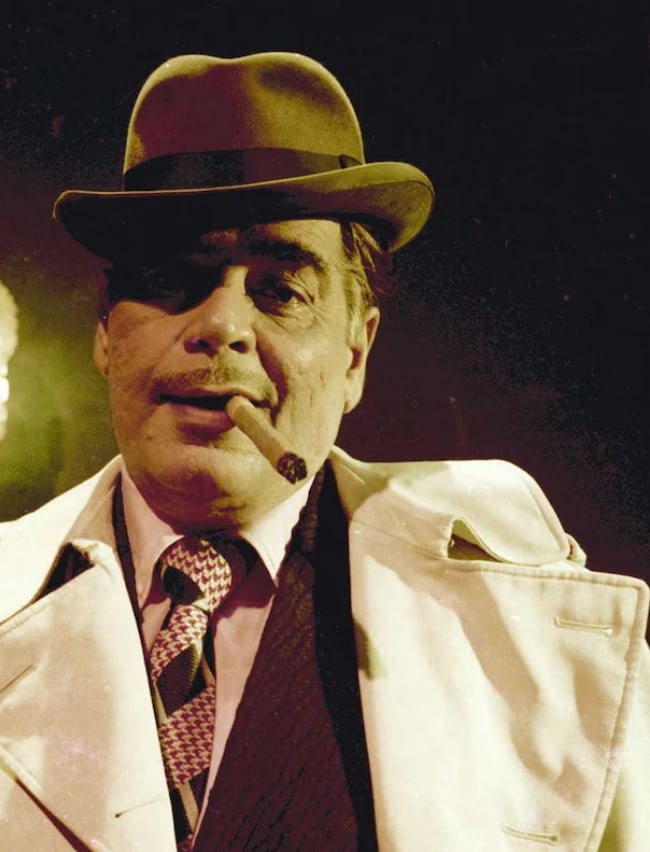 Besides the lead pair, the film also featured Ajit Khan, Kanhaiyalal Chaturvedi, Rajindernath, and Leela Chitnis. Besides the lead pair, the film also featured Ajit Khan, Kanhaiyalal Chaturvedi, Rajindernath, and Leela Chitnis.