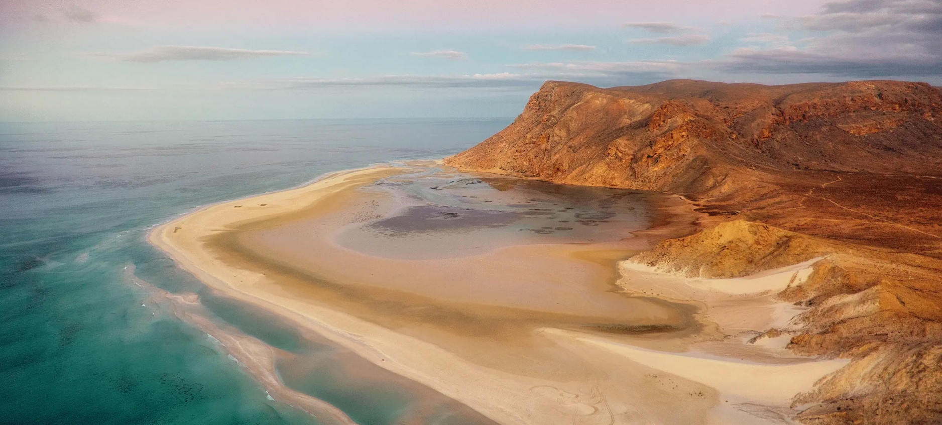 यमन ने विश्व मौसम विज्ञान संगठन (डब्ल्यूएमओ) को दितवाह नाम का सुझाव दिया, जिसने इसे उष्णकटिबंधीय चक्रवातों के लिए संयुक्त राष्ट्र ईएससीएपी पैनल की पूर्व-अनुमोदित नामों की सूची में जोड़ा।