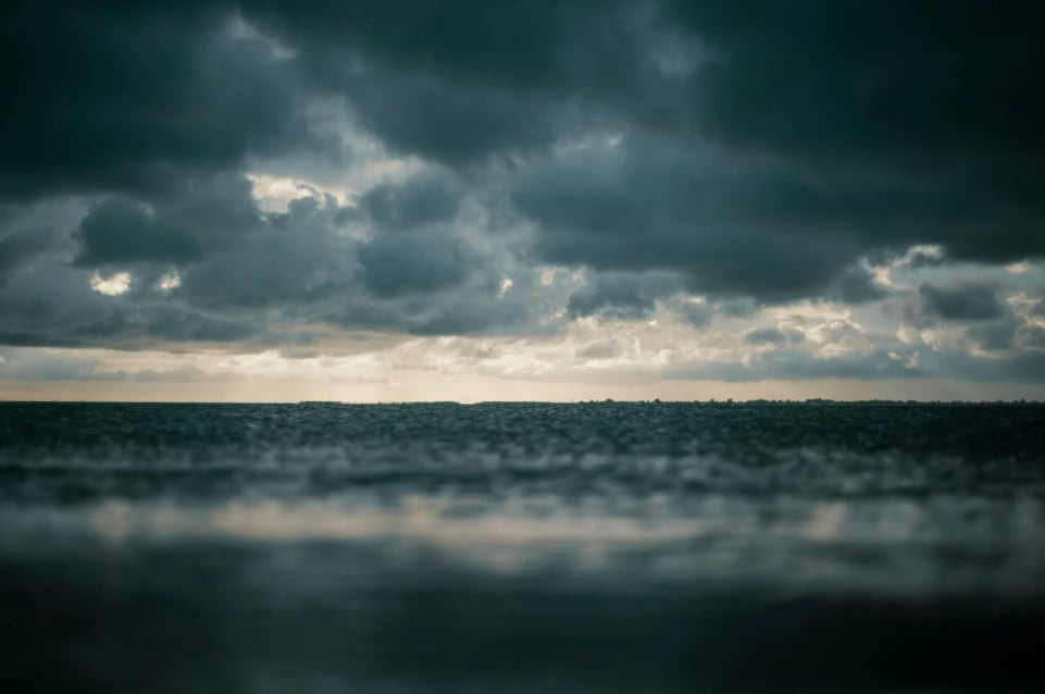 एक बार जब मौसम प्रणाली 34 नॉट तक मजबूत हो जाती है तो आरएसएमसी नई दिल्ली अगले चक्रवात के नाम की घोषणा करती है। यह नामकरण आमतौर पर कुछ घंटों के भीतर या अगले दिन तक हो जाता है।