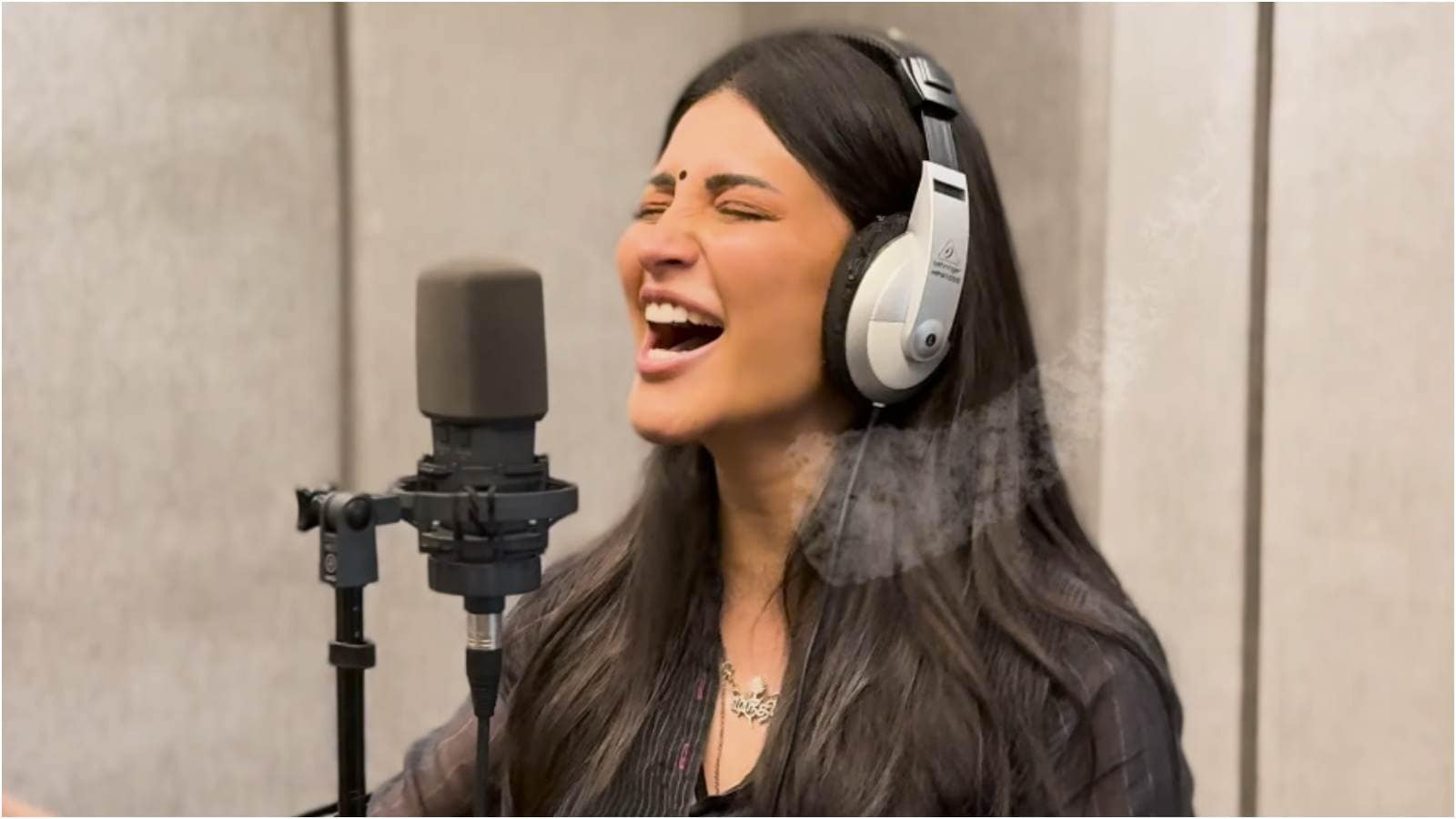 GlobeTrotter First Single Out: Shruti Haasan Impresses Fans With Powerful Vocals In Track From SS Rajamouli Film | Telugu Cinema News - News18