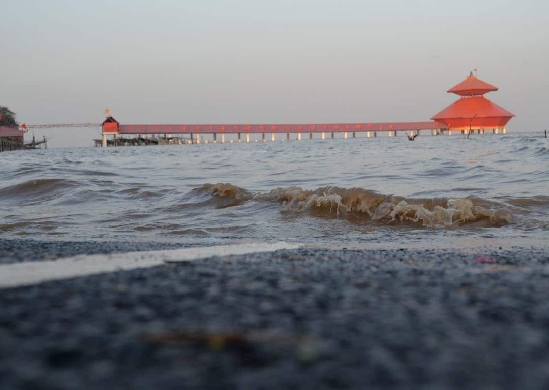 The Only Temple In India Where The Sea ‘Comes To Pray’ Twice A Day The Only Temple In India Where The Sea ‘Comes To Pray’ Twice A Day