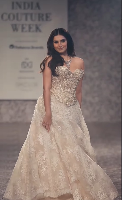 तारा सुतारिया और वीर पहाड़िया: उनके रिश्ते की एक समयरेखा तारा सुतारिया और वीर पहाड़िया: उनके रिश्ते की एक समयरेखा