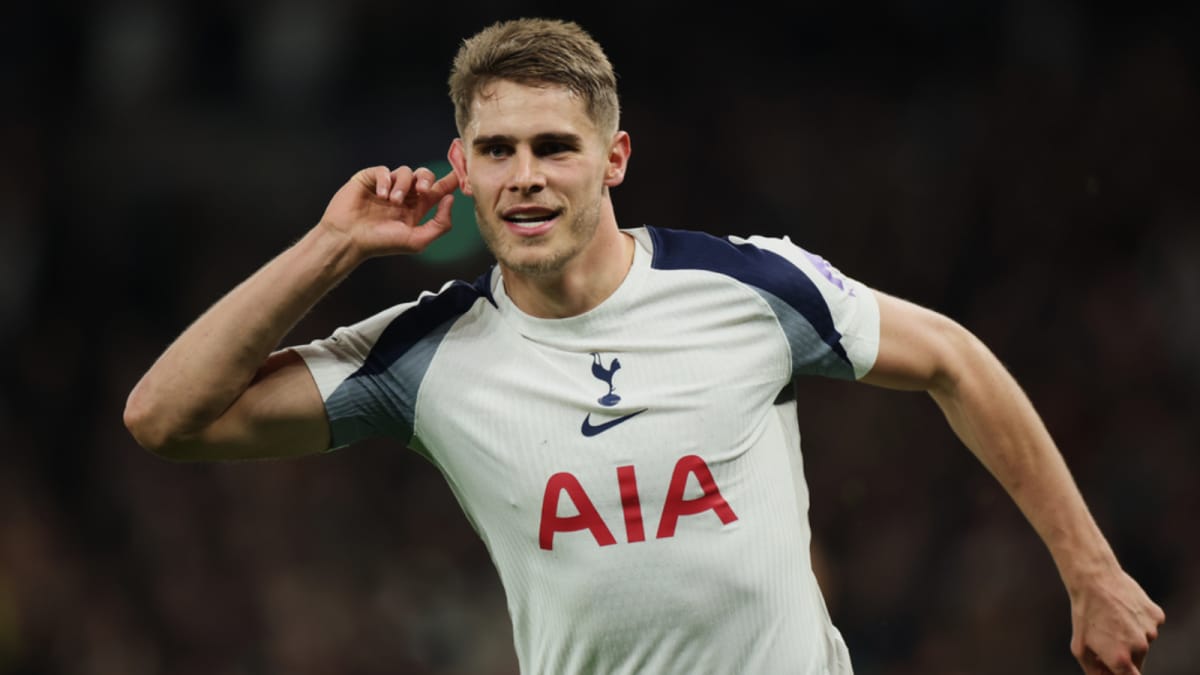 'If My Defender Doesn't Do That...'! Thomas Frank Backs 'True Defender' Van De Ven Following Slot Criticism For Challenge On Isak