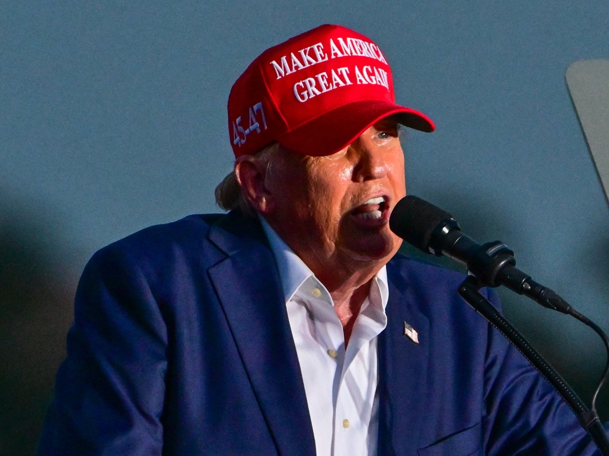 Posting late at night on his Truth Social account, Trump sharply criticised the previous Joe Biden administration, accusing it of enabling “illegal admissions.” He argued that such policies had undermined improvements in living standards despite technological progress.