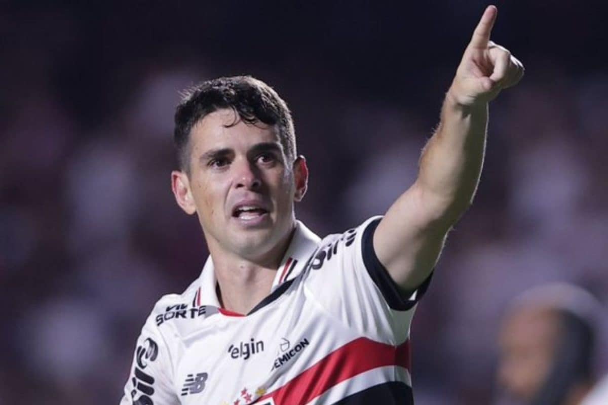 Sao Paulo Star Oscar In Stable Condition After Collapsing During Training