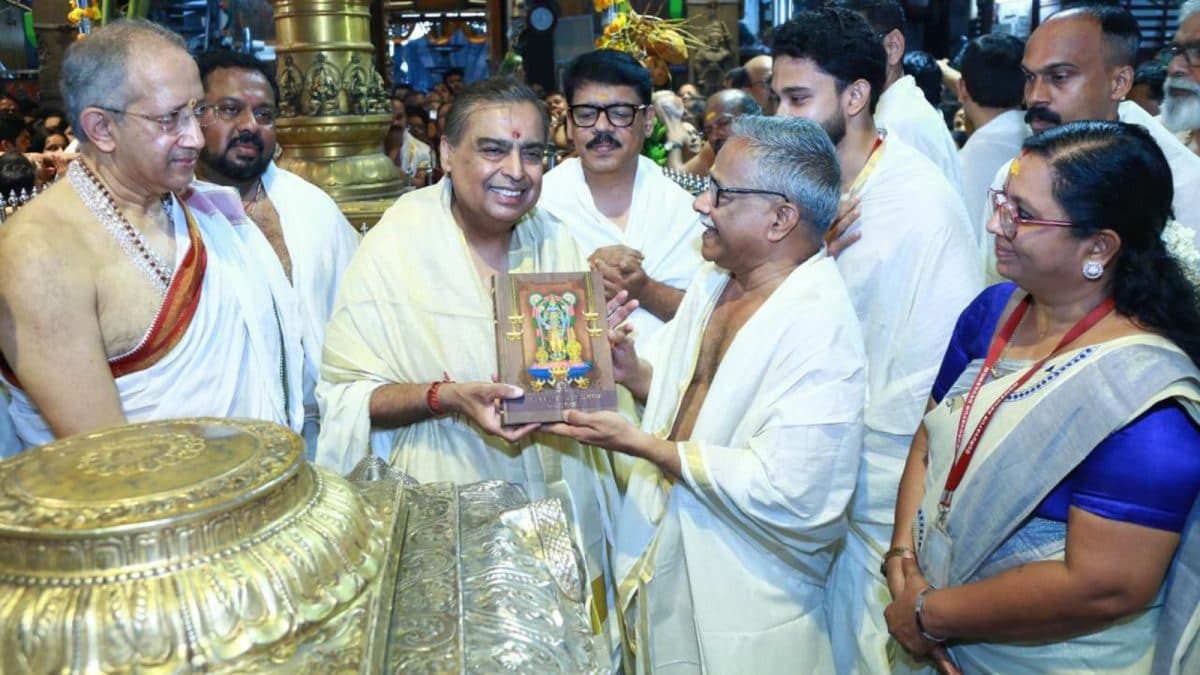 Mukesh Ambani Visits Tirupati & Guruvayur Temples, Announces State-Of-The-Art Kitchen At Tirumala