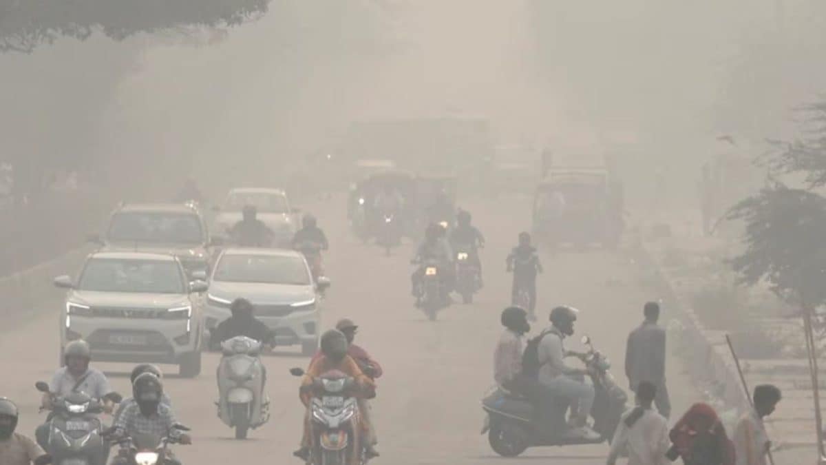 Delhi Air Quality Shows Modest Improvement, But Still Stands In 'Poor' Category As Haze Lingers