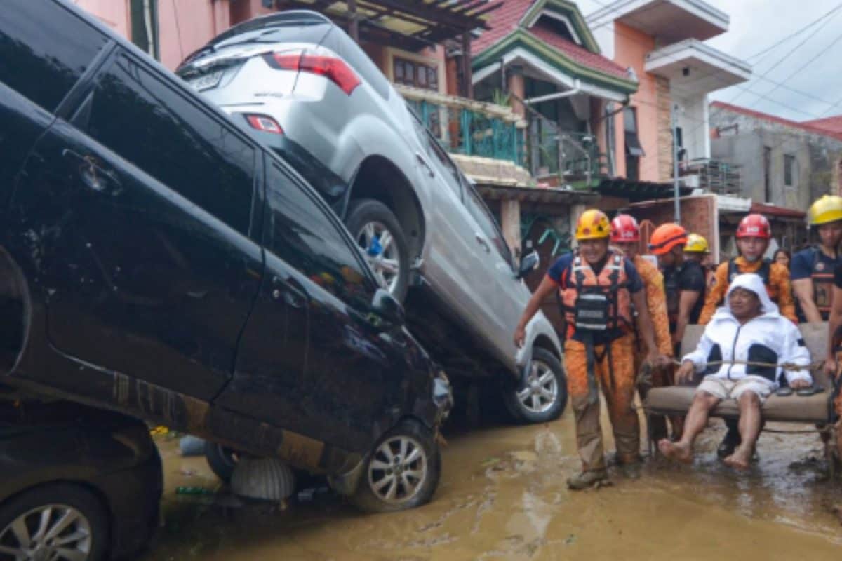 Death Toll Reaches 40 As Typhoon Kalmaegi Hits Philippines, Rescue Ops Underway