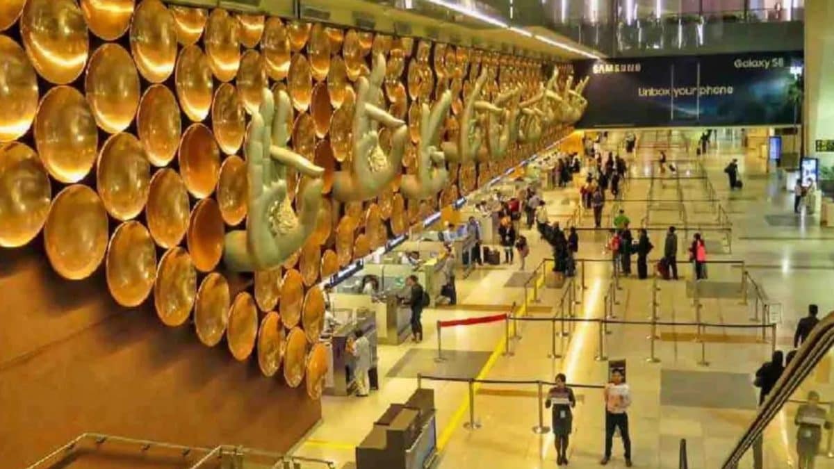 400+ Flights Affected Across India After Delhi ATC Glitch, Airlines Issue Advisory | Top Points