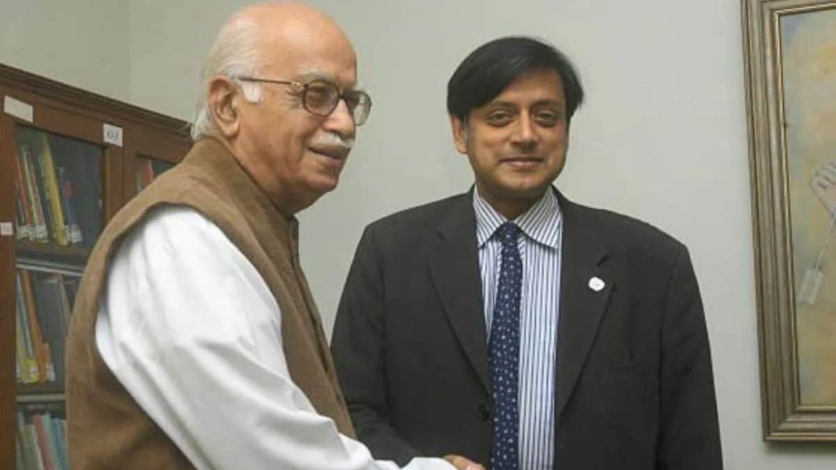 'Can't Be Judged By One Episode': Shashi Tharoor Defends LK Advani On Rath Yatra