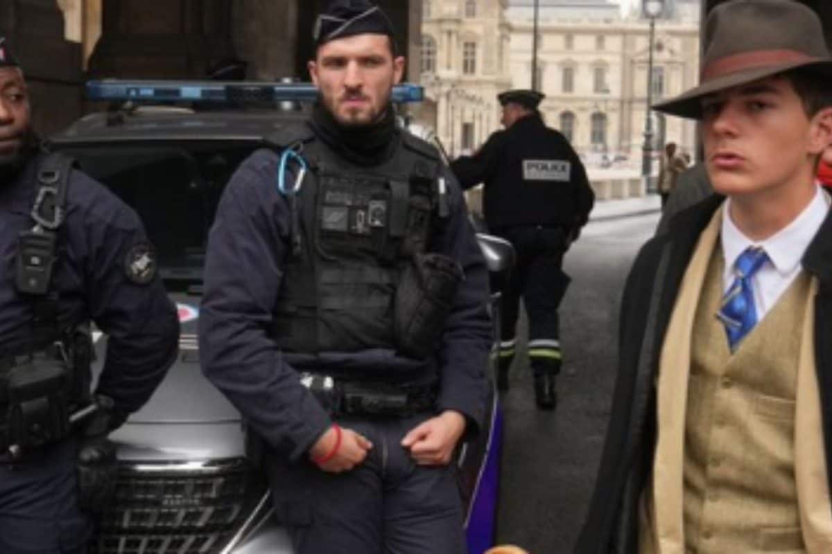 Mysterious ‘Fedora Man’ Believed To Be French Detective Outside Louvre Finally Revealed