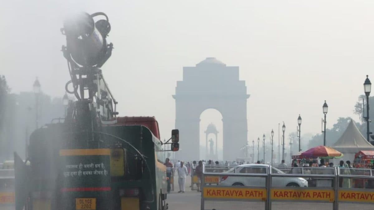 Thick Smog Blankets Delhi-NCR As AQI Remains In ‘Severe’ Category, Visibility Drops Sharply | New-delhi-news News Thick Smog Blankets Delhi-NCR As AQI Remains In ‘Severe’ Category, Visibility Drops Sharply | New-delhi-news News