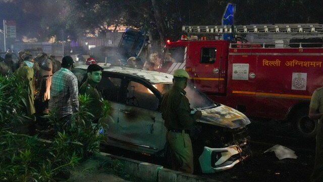 दिल्लीको घातक कार विस्फोटमा कम्तीमा आठको मृत्यु, फरेन्सिक टोलीद्वारा गहिरो अनुसन्धान सुरु