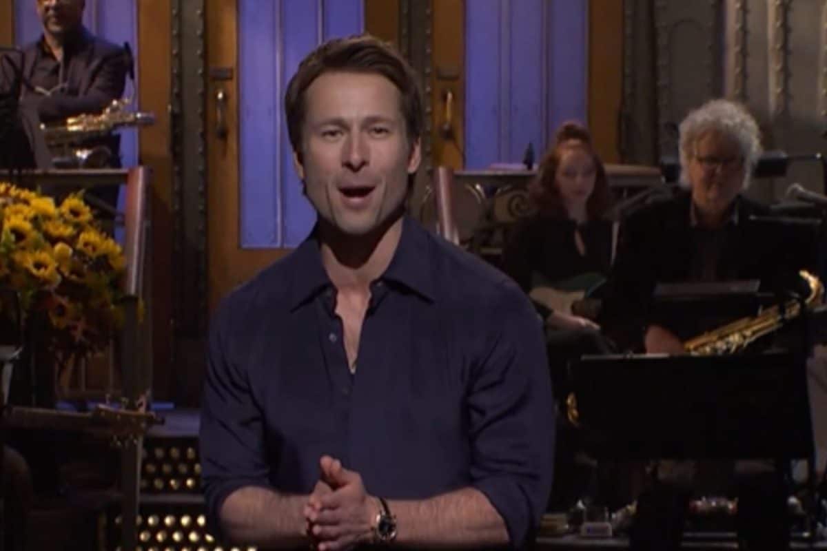 Top Gun Star Glen Powell Opens SNL Episode With Delivery Guy Who Shared His First Invite
