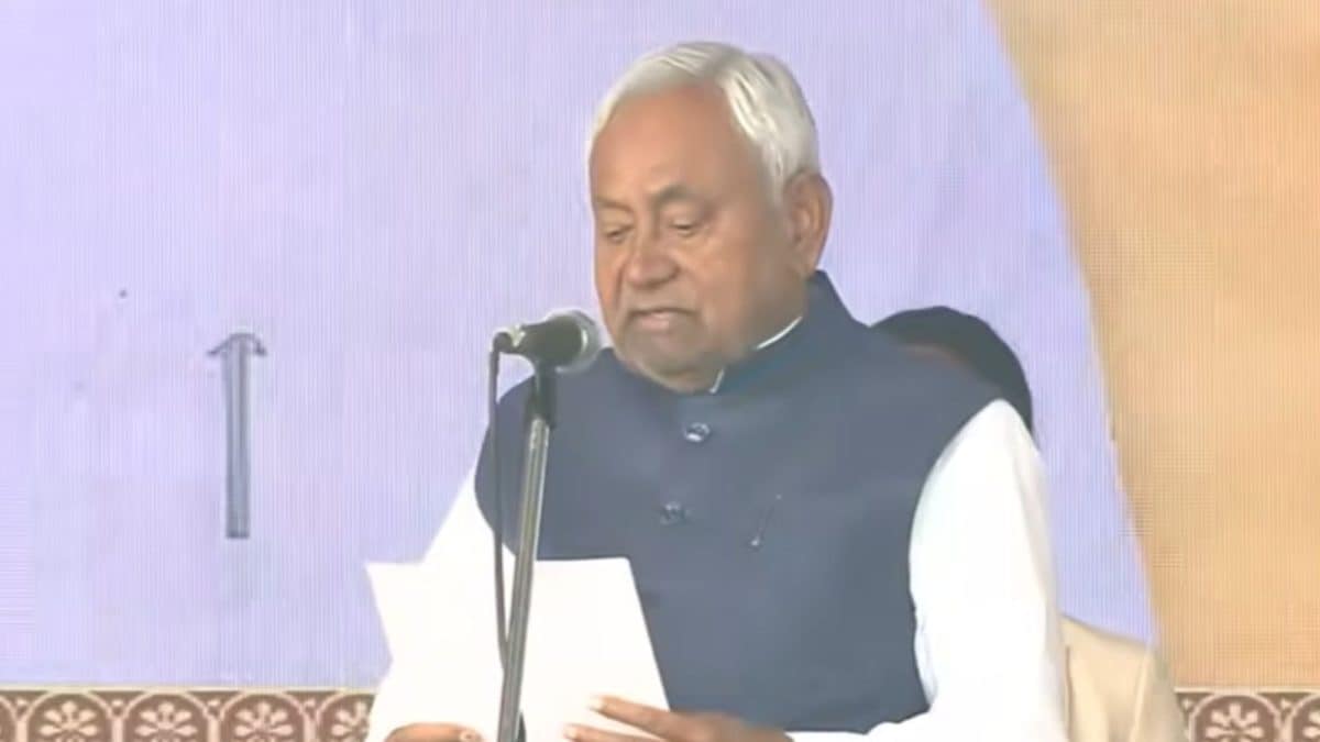 Nitish Kumar Oath Ceremony Live Updates: Nitish Kumar Takes Oath As Bihar CM For A Record 10th Time