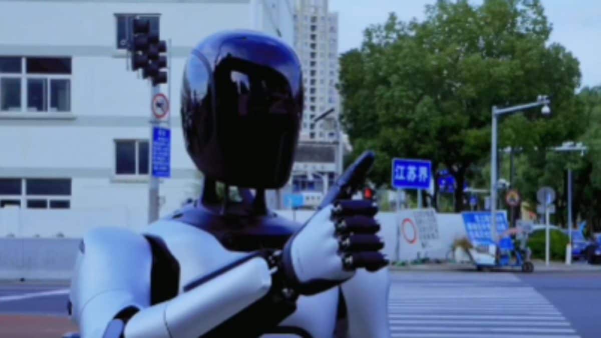 Chinese Humanoid Robot Sets World Record By Completing 100km Walk In 3 Days I Watch
