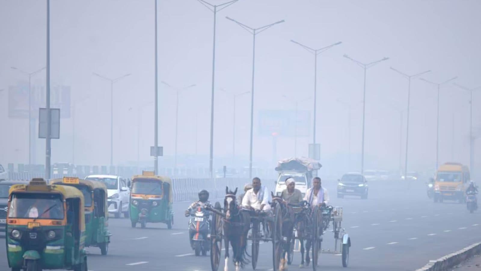 Fog To Intensify Across North India. (File photo) Fog To Intensify Across North India. (File photo)