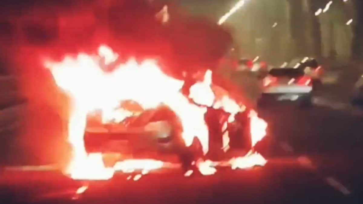 Car Bursts Into Flames On Mumbai's Worli Sea Link After Crashing Into ...