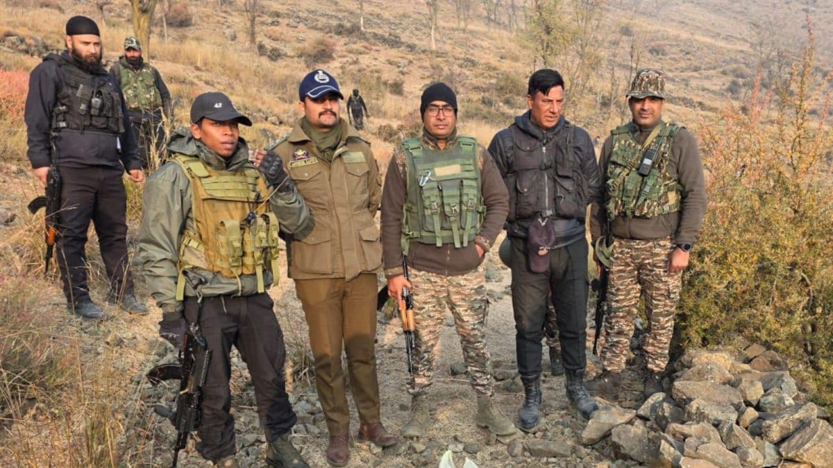 Terrorist Hideout Busted In J-K’s Awantipore; One Associate Arrested, Explosive Substance Recovered | India News Terrorist Hideout Busted In J-K’s Awantipore; One Associate Arrested, Explosive Substance Recovered | India News