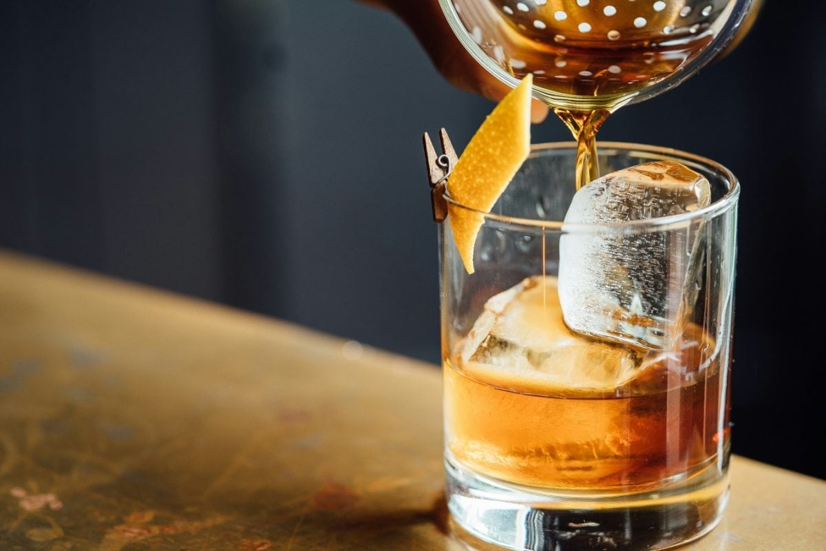 Try These 4 Whiskey-Based Cocktails To Prepare For The Monday Morning Blues