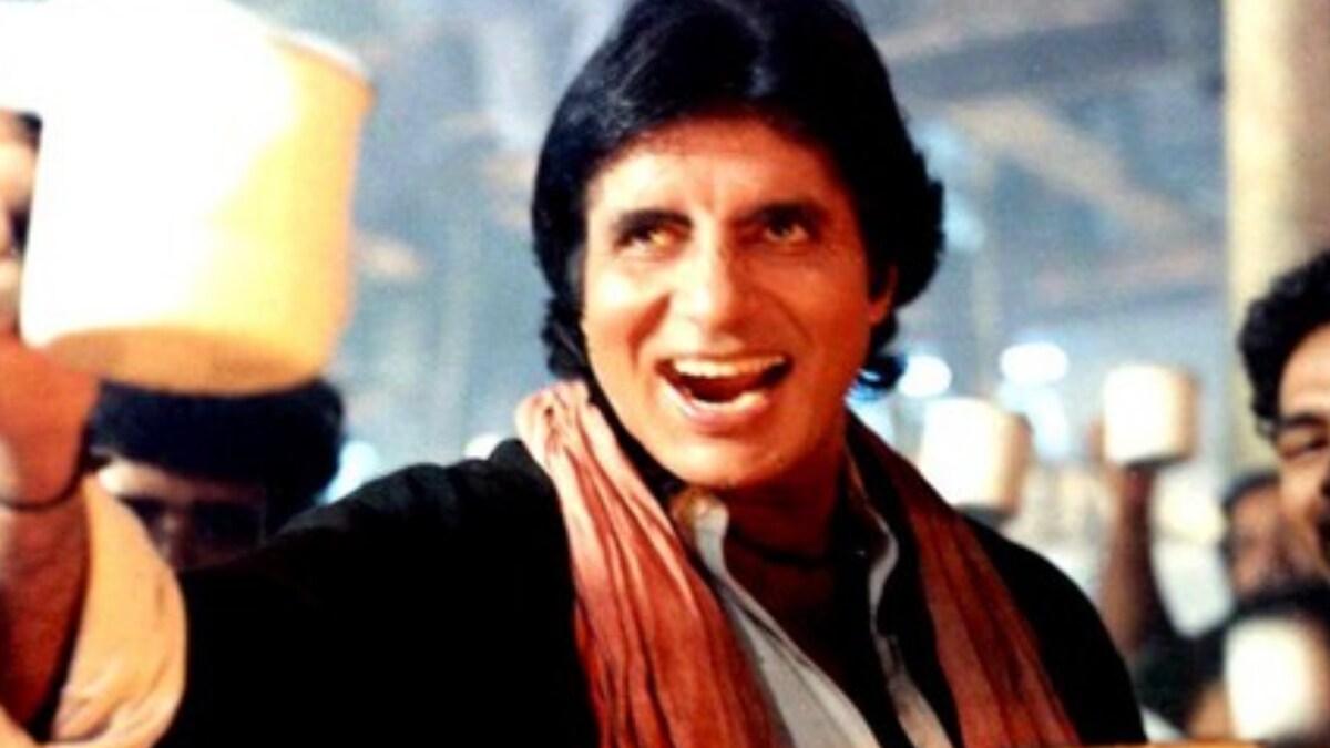 Amitabh Bachchan Didn’t Want To Do This Bold Hook Step With Heroine 24 Years Younger! | Bollywood News Amitabh Bachchan Didn’t Want To Do This Bold Hook Step With Heroine 24 Years Younger! | Bollywood News