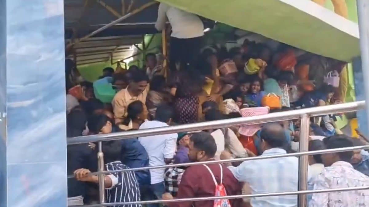 With Puja Baskets In Hand, Devotees Cry For Help As Andhra Temple Stampede Leaves 9 Dead | Video