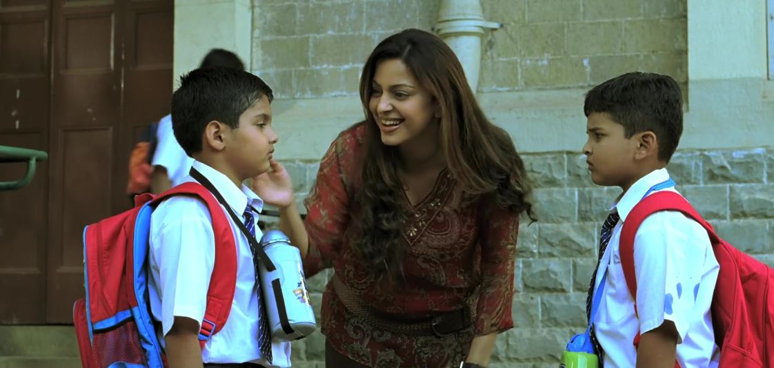 Bhoothnath (2008): A horror-comedy film that narrates the comradeship between a residing ghost and the housemates’ kid who has newly moved in. 