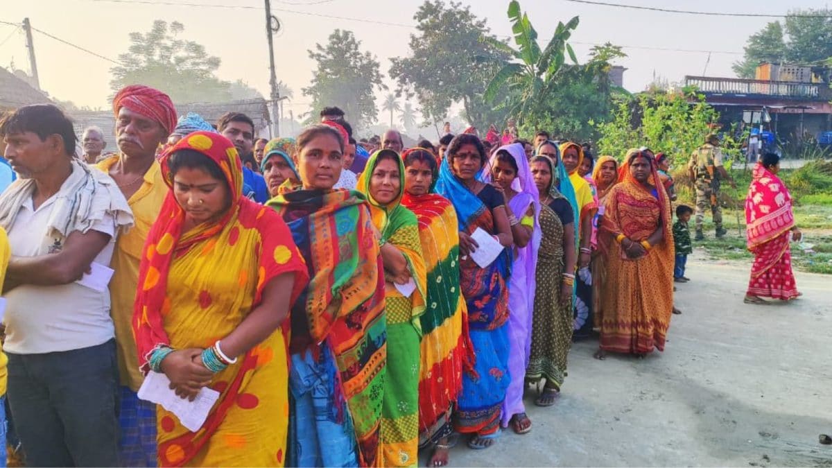 Bihar Election Phase 1 Voting LIVE: 42.31% Voter Turnout Recorded Till 1 PM; Lakhisarai Sees Highest Voting