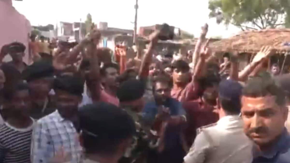 Bihar Election Phase 1 Voting LIVE: RJD Supporters Surround Dy CM's Car, Hurl Slippers In Lakhisrai